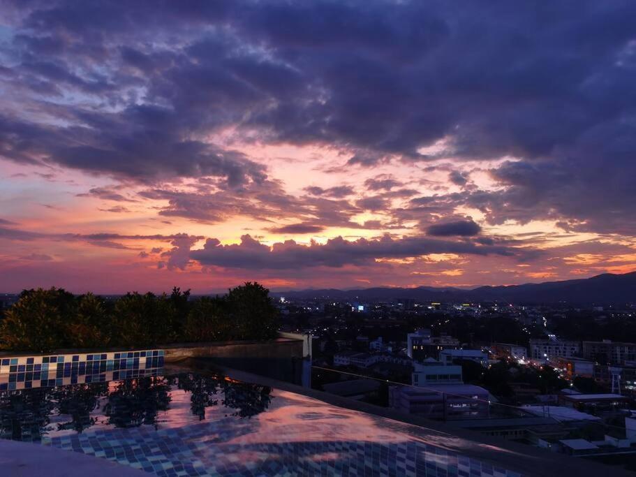 Modern Style Room With Sky Pool 古城边天际泳池公寓 Chiang Mai Exterior foto