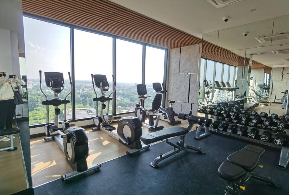 Modern Style Room With Sky Pool 古城边天际泳池公寓 Chiang Mai Exterior foto