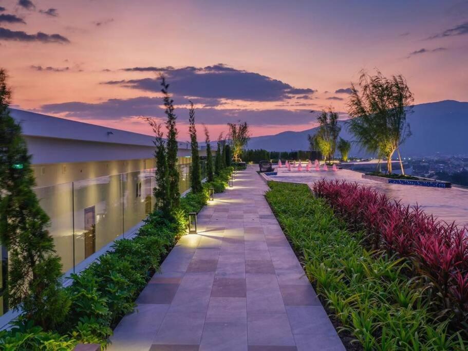 Modern Style Room With Sky Pool 古城边天际泳池公寓 Chiang Mai Exterior foto